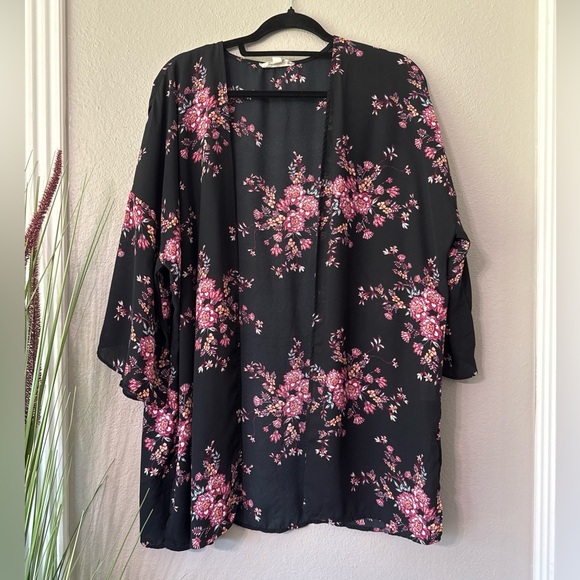 #654 Pink republic floral on black, short kimono/cover-up size large - Picture 1 of 8